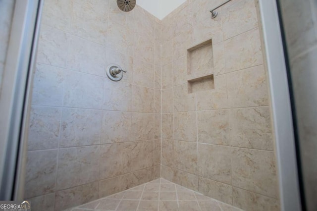 full bath with tiled shower