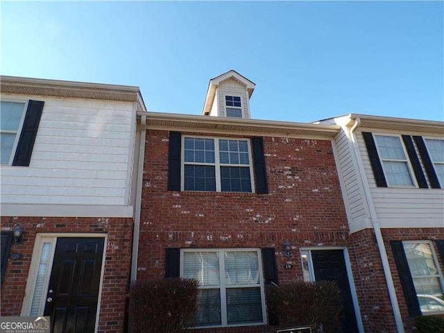 townhome / multi-family property featuring brick siding