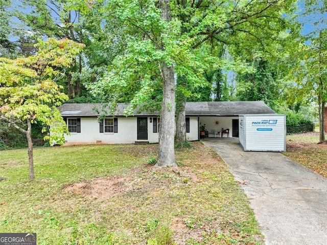 ranch-style home featuring a carport, a front yard, crawl space, and driveway