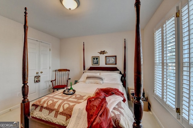 carpeted bedroom with baseboards and a closet