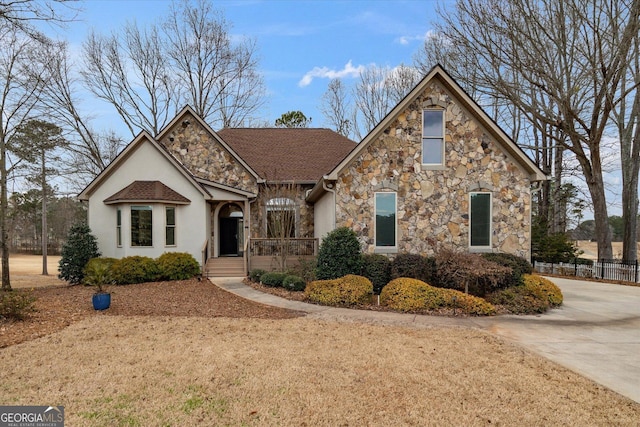 view of front facade featuring a shingled roof