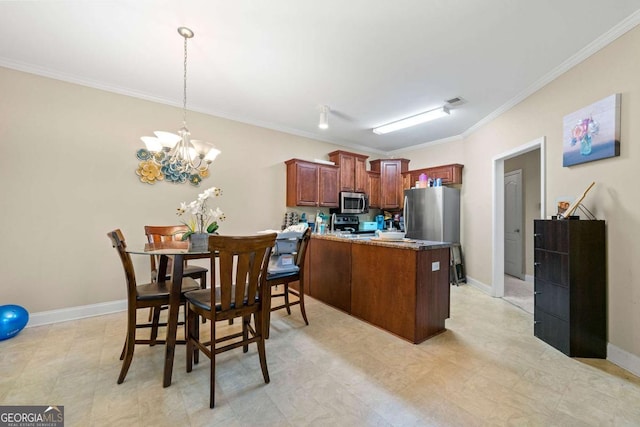 kitchen featuring a chandelier, a peninsula, baseboards, appliances with stainless steel finishes, and crown molding