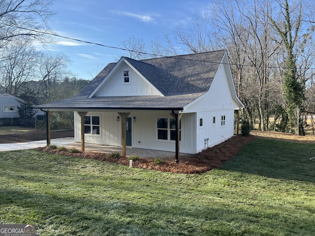 modern farmhouse featuring a porch, a front lawn, and roof with shingles