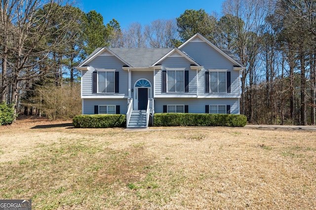 bi-level home featuring a front yard