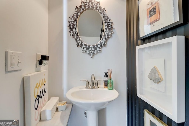 bathroom featuring a sink