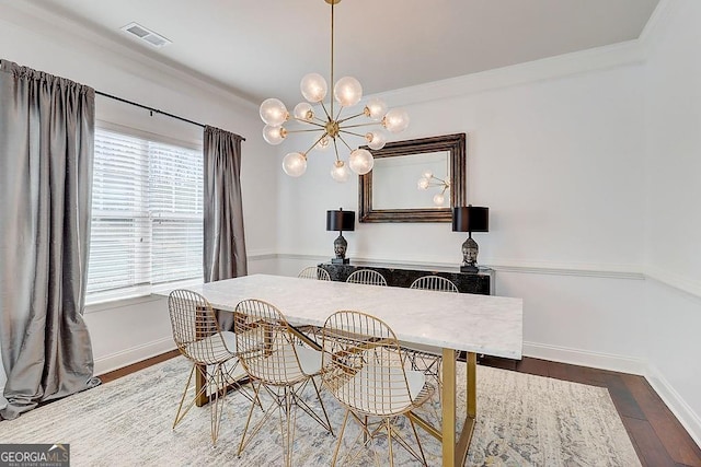 dining area with an inviting chandelier, wood finished floors, visible vents, and baseboards