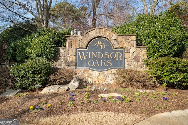 view of community / neighborhood sign