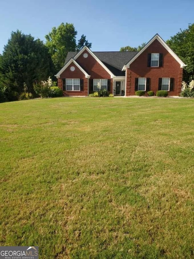 view of front of house featuring a front lawn