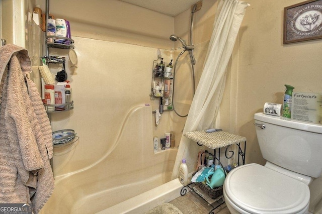 full bathroom with toilet and a shower with shower curtain