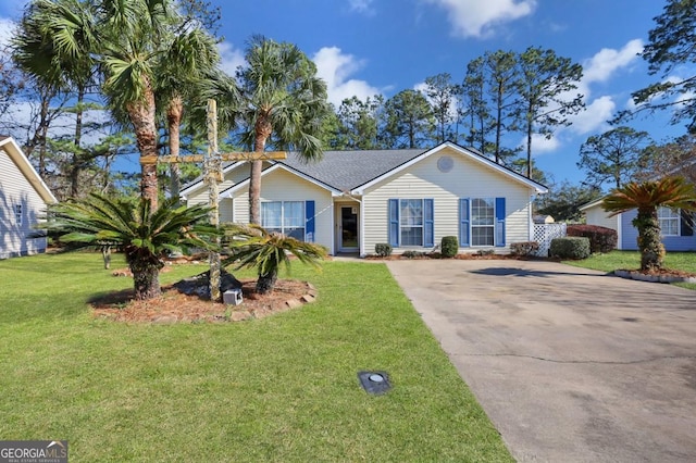 ranch-style home featuring driveway and a front lawn