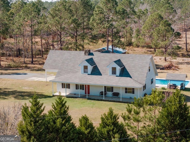 view of front of property with a front lawn