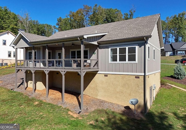 view of front of property featuring board and batten siding, a shingled roof, and a front lawn