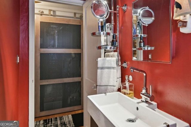 bathroom featuring a sink