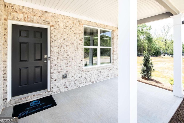 entrance to property featuring covered porch