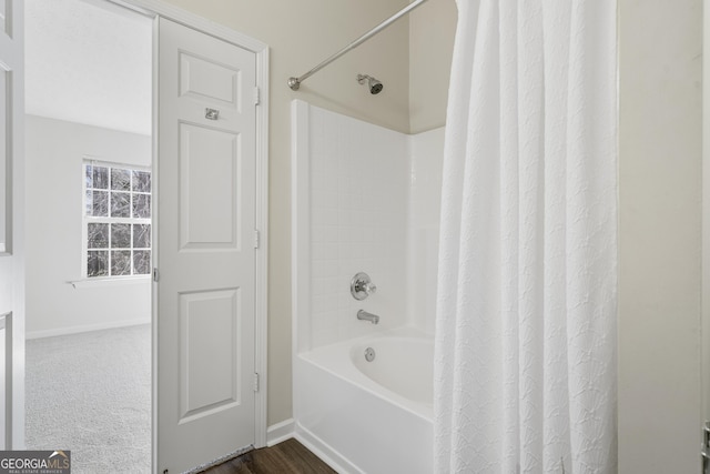 full bath featuring baseboards and shower / bath combo with shower curtain