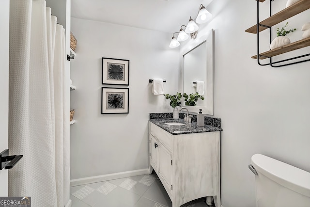 bathroom featuring curtained shower, toilet, vanity, and baseboards