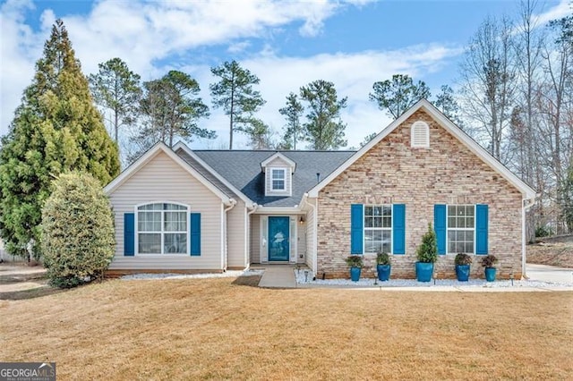 view of front of house featuring a front yard