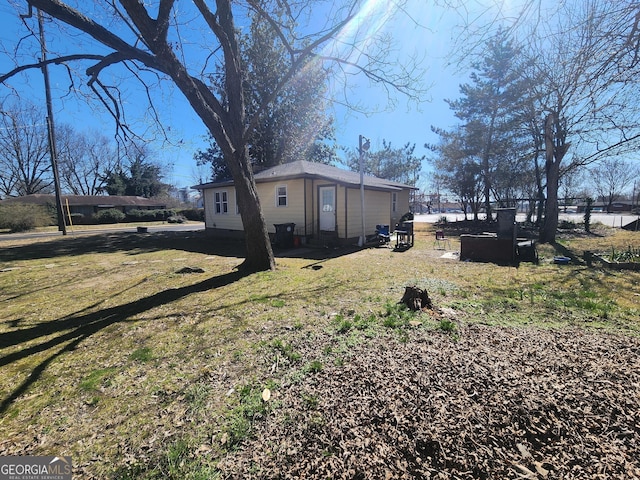 view of side of property featuring a yard