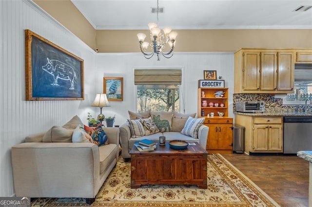 living area featuring a chandelier, dark wood-type flooring, visible vents, and crown molding