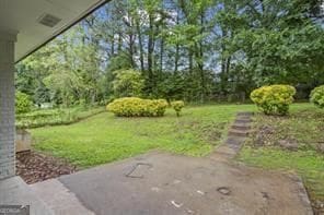 view of yard featuring a patio