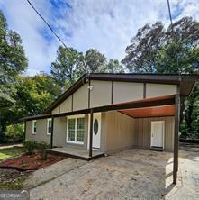 view of front of property featuring a carport and driveway