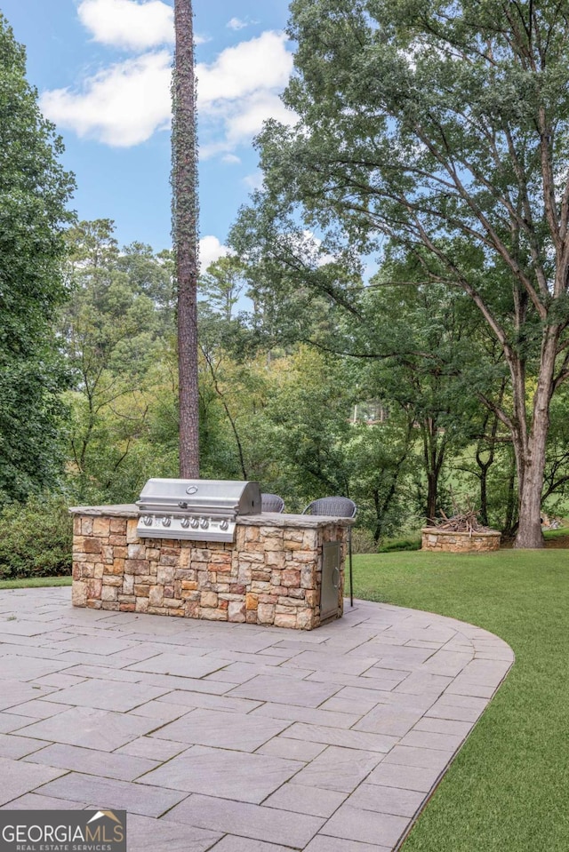 view of patio / terrace featuring a grill and an outdoor kitchen