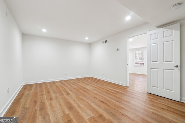 empty room with light wood finished floors, baseboards, visible vents, and recessed lighting