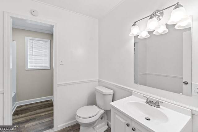 full bathroom with a shower, toilet, vanity, wood finished floors, and baseboards