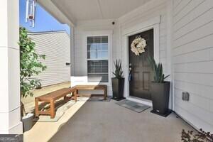 property entrance featuring a porch