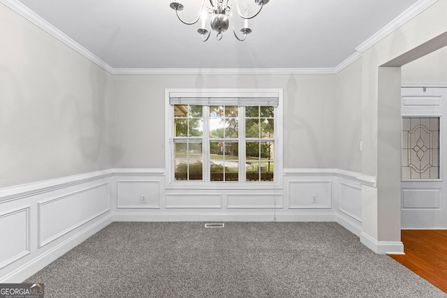 unfurnished dining area with carpet floors, ornamental molding, visible vents, and a notable chandelier