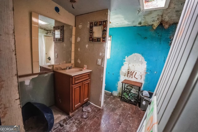 full bathroom featuring a shower and vanity