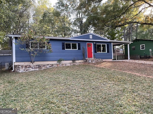 view of front of property with a front lawn