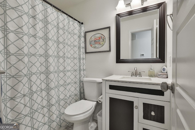 full bath featuring a shower with shower curtain, vanity, and toilet