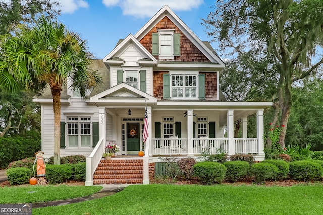 view of front facade featuring a porch and a front lawn