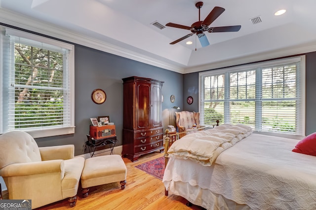 bedroom featuring ceiling fan, visible vents, wood finished floors, and recessed lighting