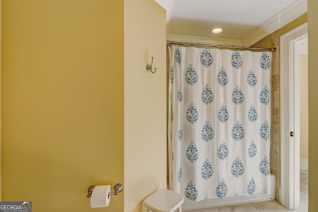 full bath featuring recessed lighting and a shower with shower curtain