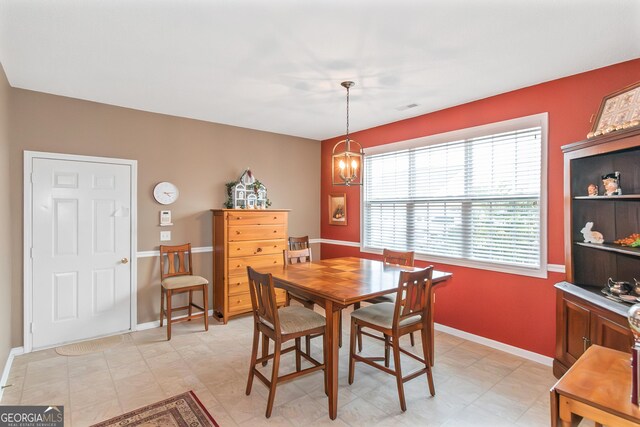 dining area featuring visible vents and baseboards