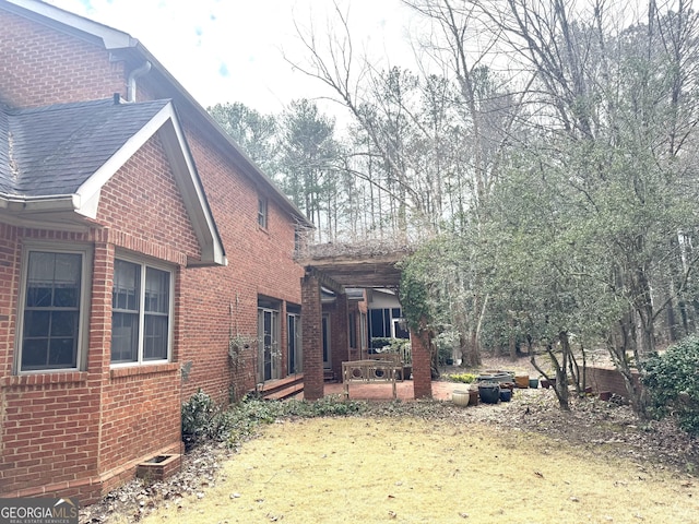 view of yard featuring a patio