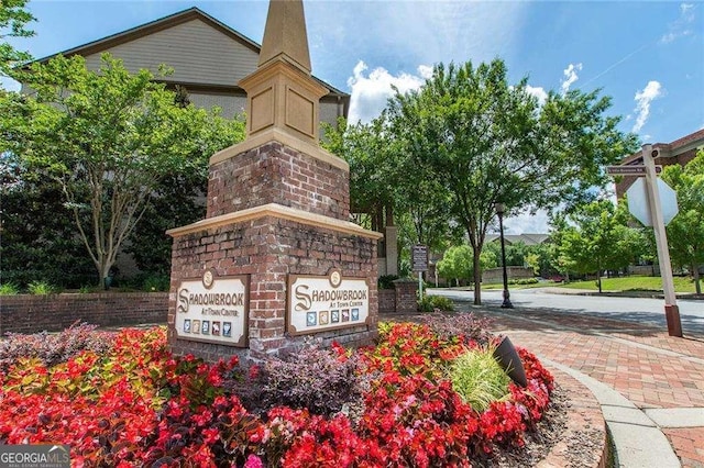 view of community / neighborhood sign