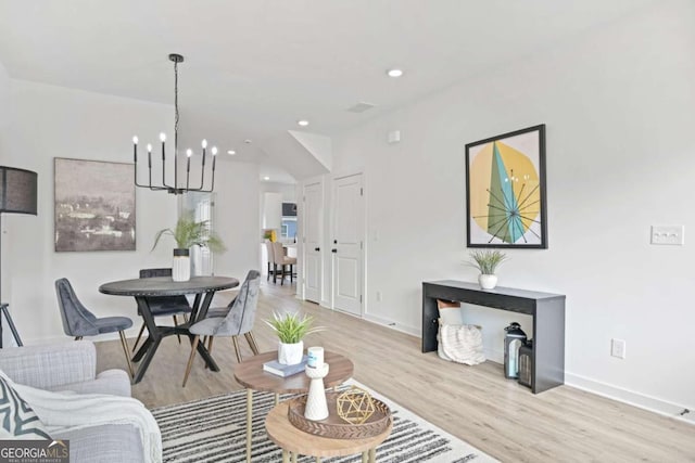 living room with a chandelier, recessed lighting, wood finished floors, and baseboards