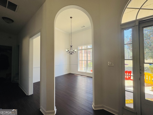 entryway with dark wood-style floors, visible vents, baseboards, and an inviting chandelier