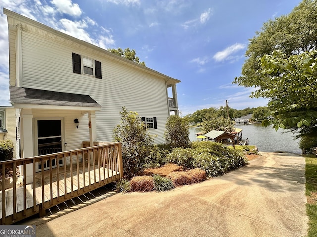 375 Templeton Cir, Mansfield, GA 30055 - view of front facade featuring a deck with water view