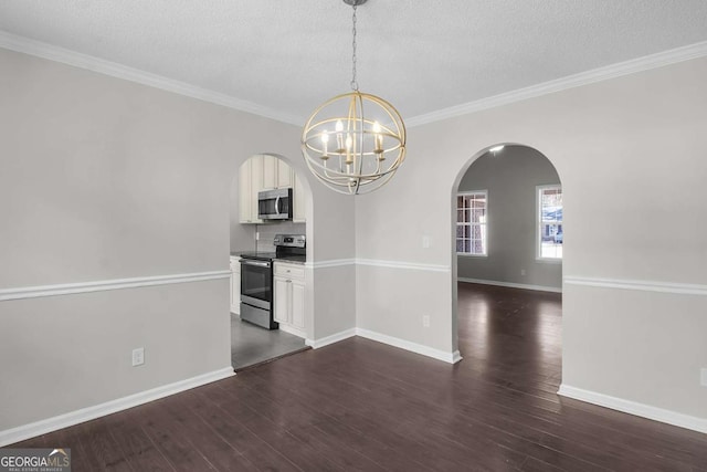 unfurnished dining area with arched walkways, dark wood finished floors, a textured ceiling, a chandelier, and baseboards