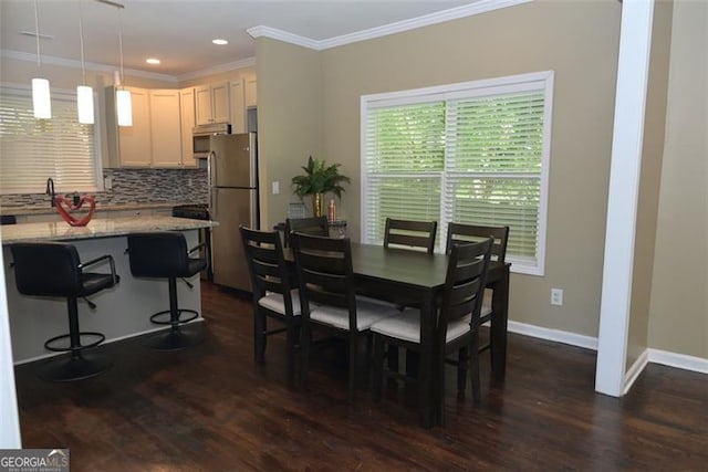 dining room with ornamental molding, recessed lighting, dark wood-style flooring, and baseboards