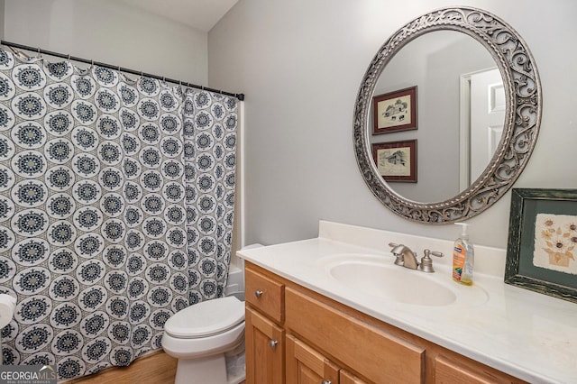 bathroom with toilet, a shower with curtain, and vanity