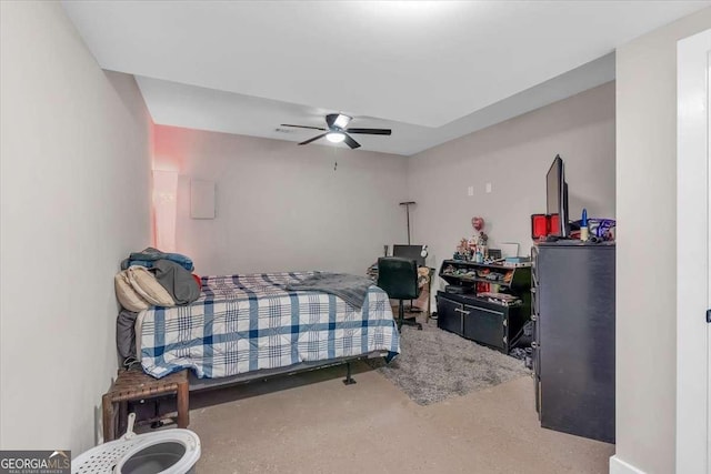 bedroom with ceiling fan