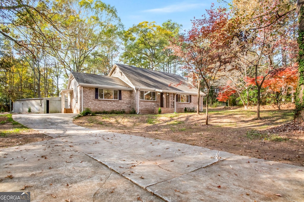 view of front of house with brick siding and driveway