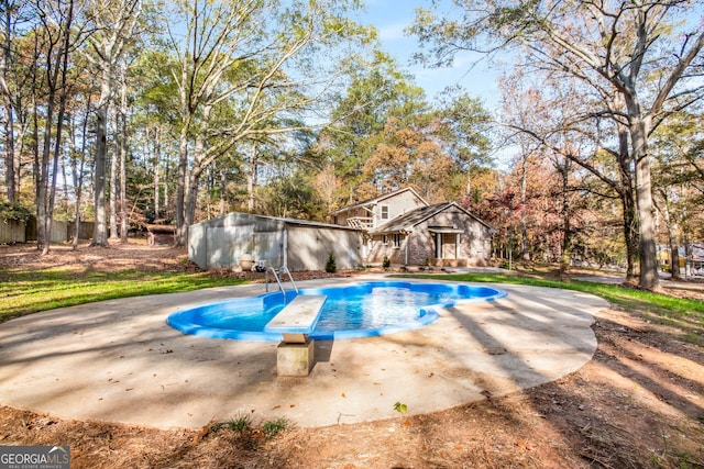 view of swimming pool with an outdoor structure