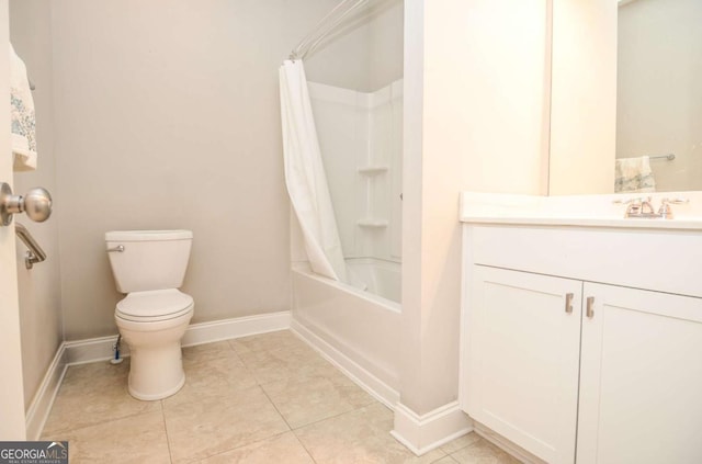 full bath with toilet, shower / bath combo with shower curtain, vanity, tile patterned flooring, and baseboards