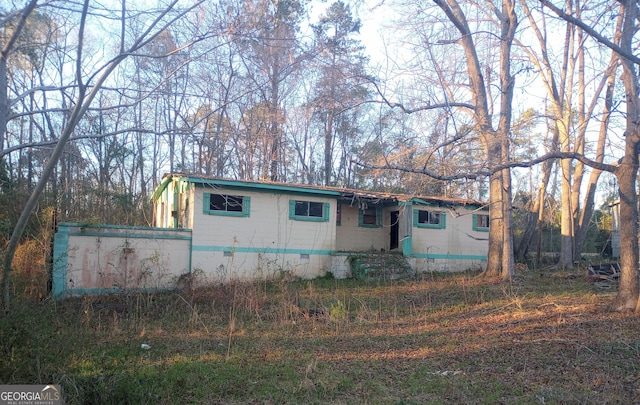 view of front facade with crawl space